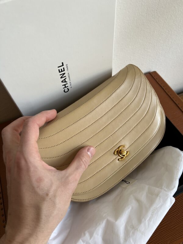 CHANEL Halfmoon Bag Nude 24k GHW 1991 - Obrázek 2