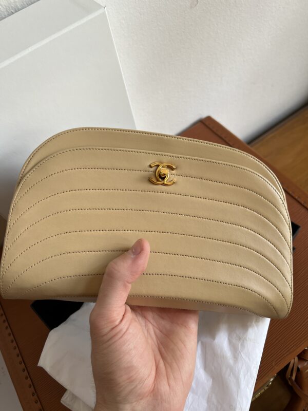 CHANEL Halfmoon Bag Nude 24k GHW 1991 - Obrázek 3