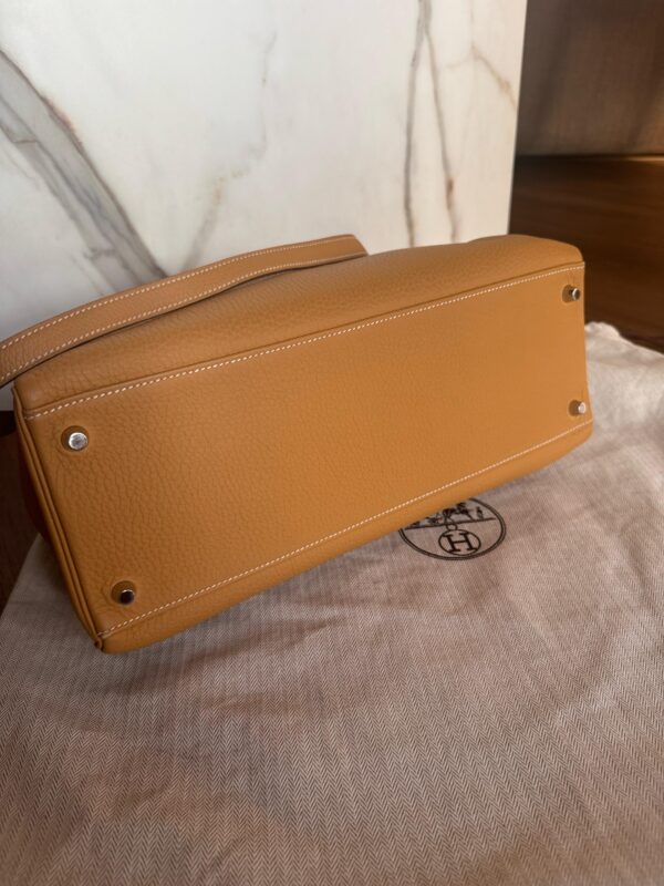 HERMÈS Kelly Bag 35 PHW Clemence Natural Sable - Obrázek 3