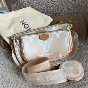 LOUIS VUITTON Multi Pochette By The Pool