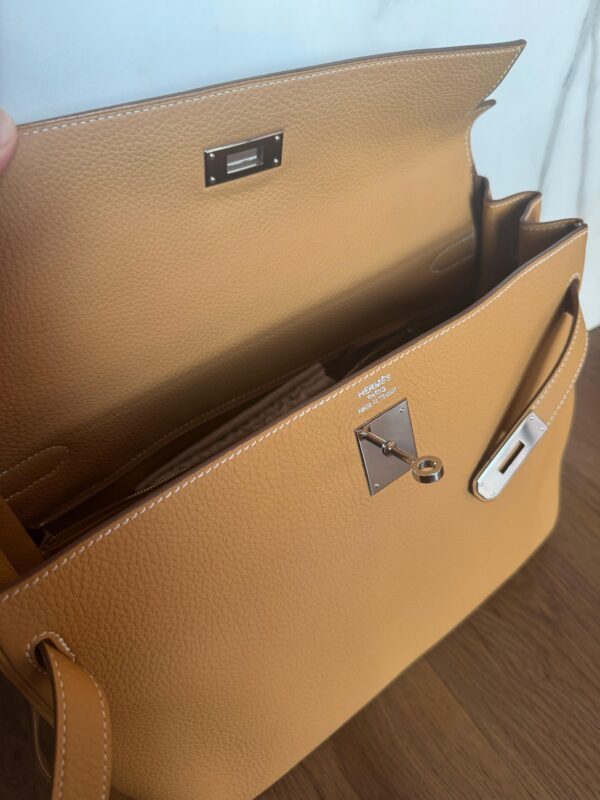 HERMÈS Kelly Bag 35 PHW Clemence Natural Sable - Obrázek 4