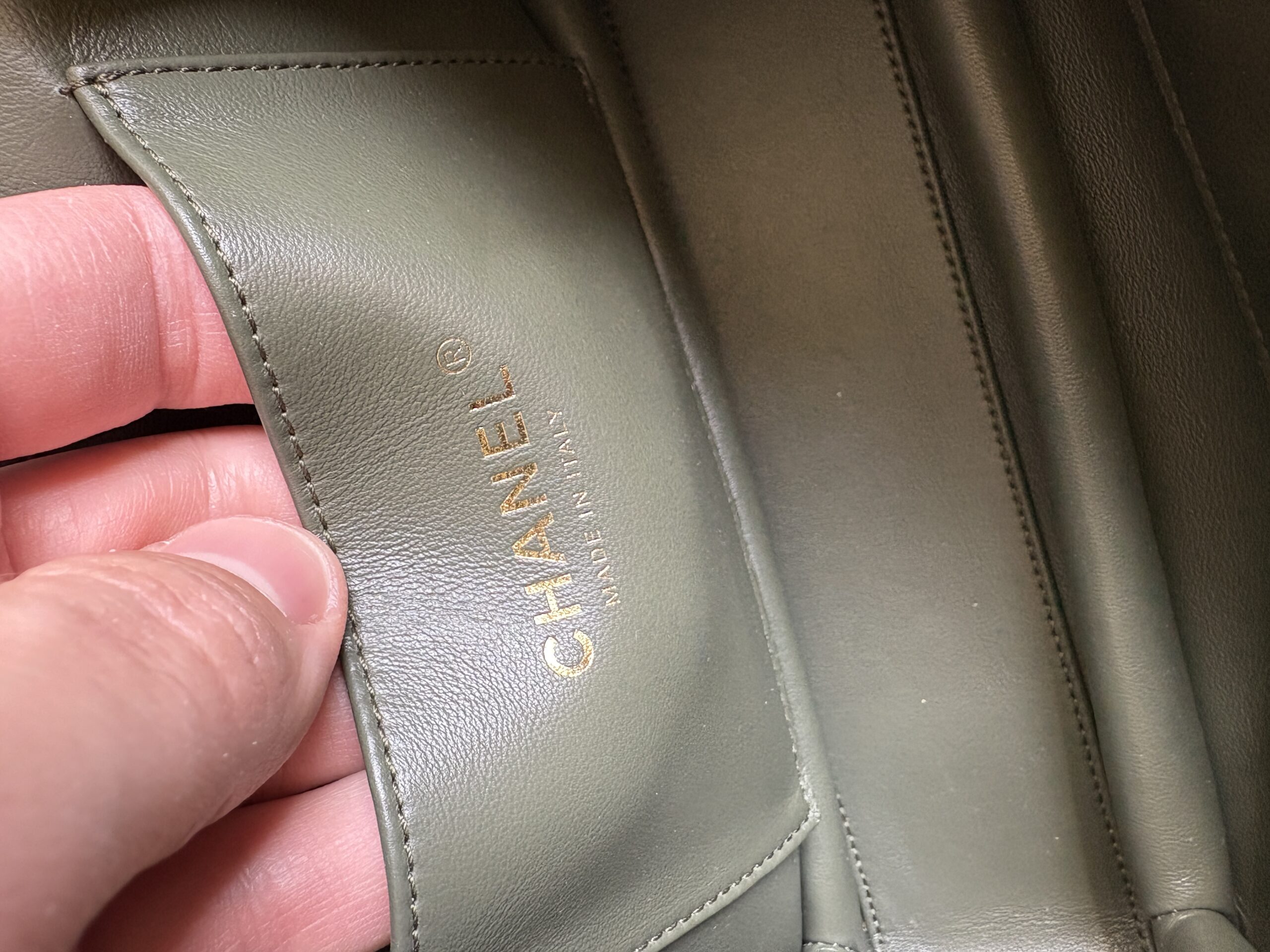 CHANEL Coco Caviar Leather Khaki 22k - Obrázek 6