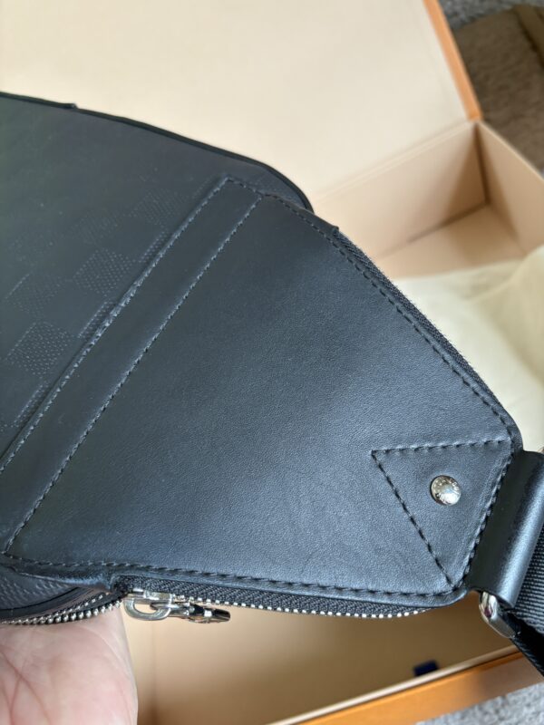 LOUIS VUITTON Sling Bag Damier Infini 2023 - Image 4