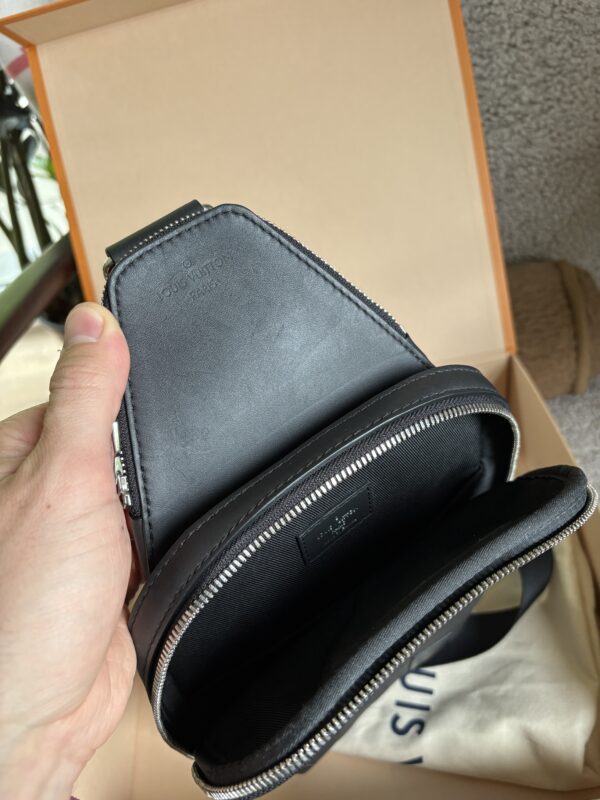 LOUIS VUITTON Sling Bag Damier Infini 2023 - Image 5