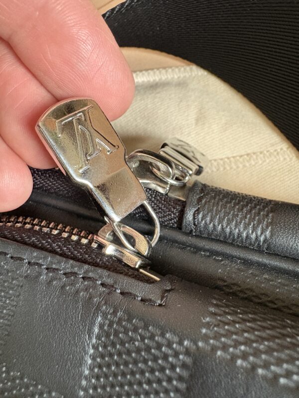 LOUIS VUITTON Sling Bag Damier Infini 2023 - Image 7