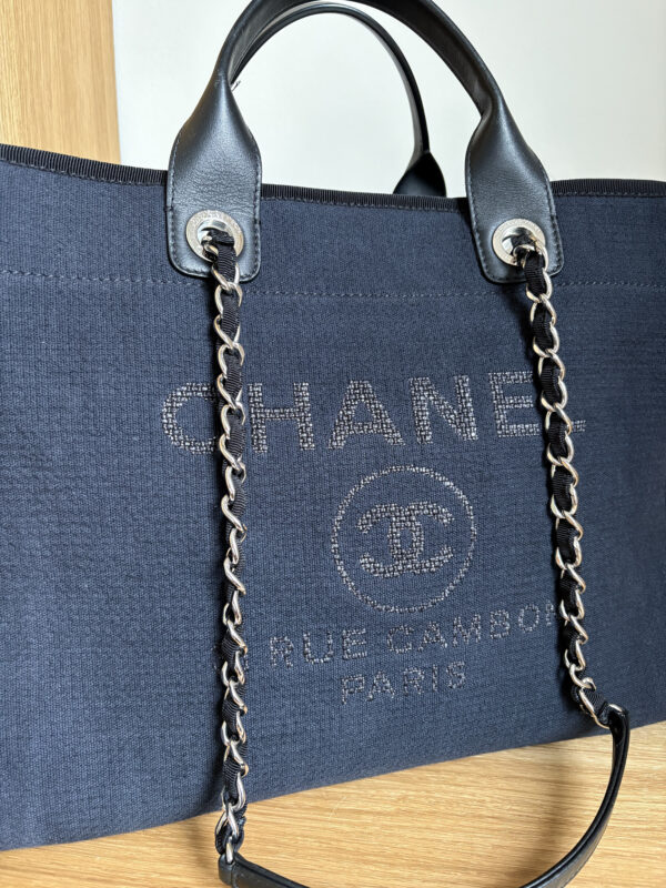 CHANEL Deauville Tote Bag Dark Blue 2022 - Obrázek 3