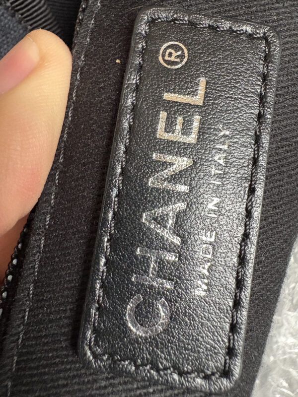 CHANEL Deauville Tote Bag Dark Blue 2022 - Obrázek 9