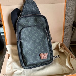 LOUIS VUITTON Sling Bag Avenue LE 2022