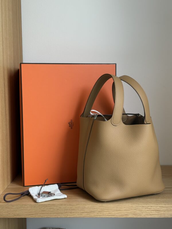 HERMÈS Picotin 22 Biscuit PHW 2025 - Obrázek 3