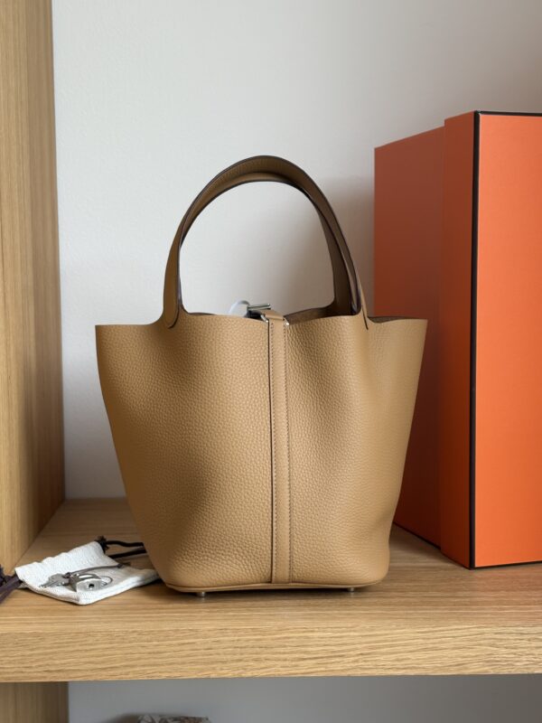 HERMÈS Picotin 22 Biscuit PHW 2025 - Obrázek 2