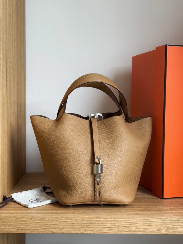 HERMÈS Picotin 22 Biscuit PHW 2025