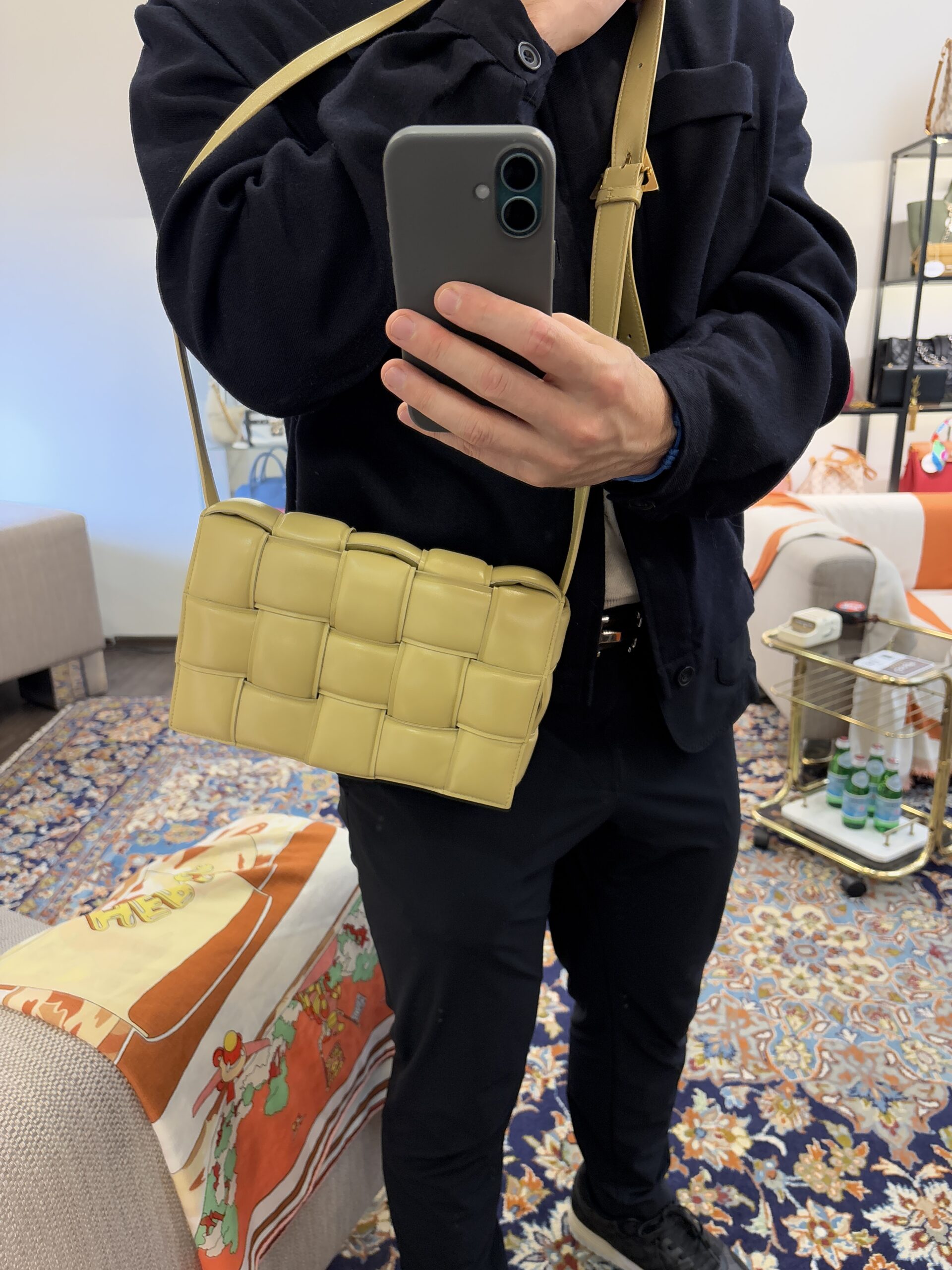 BOTTEGA VENETA Padded Cassette Bag Tapioca - Obrázek 7