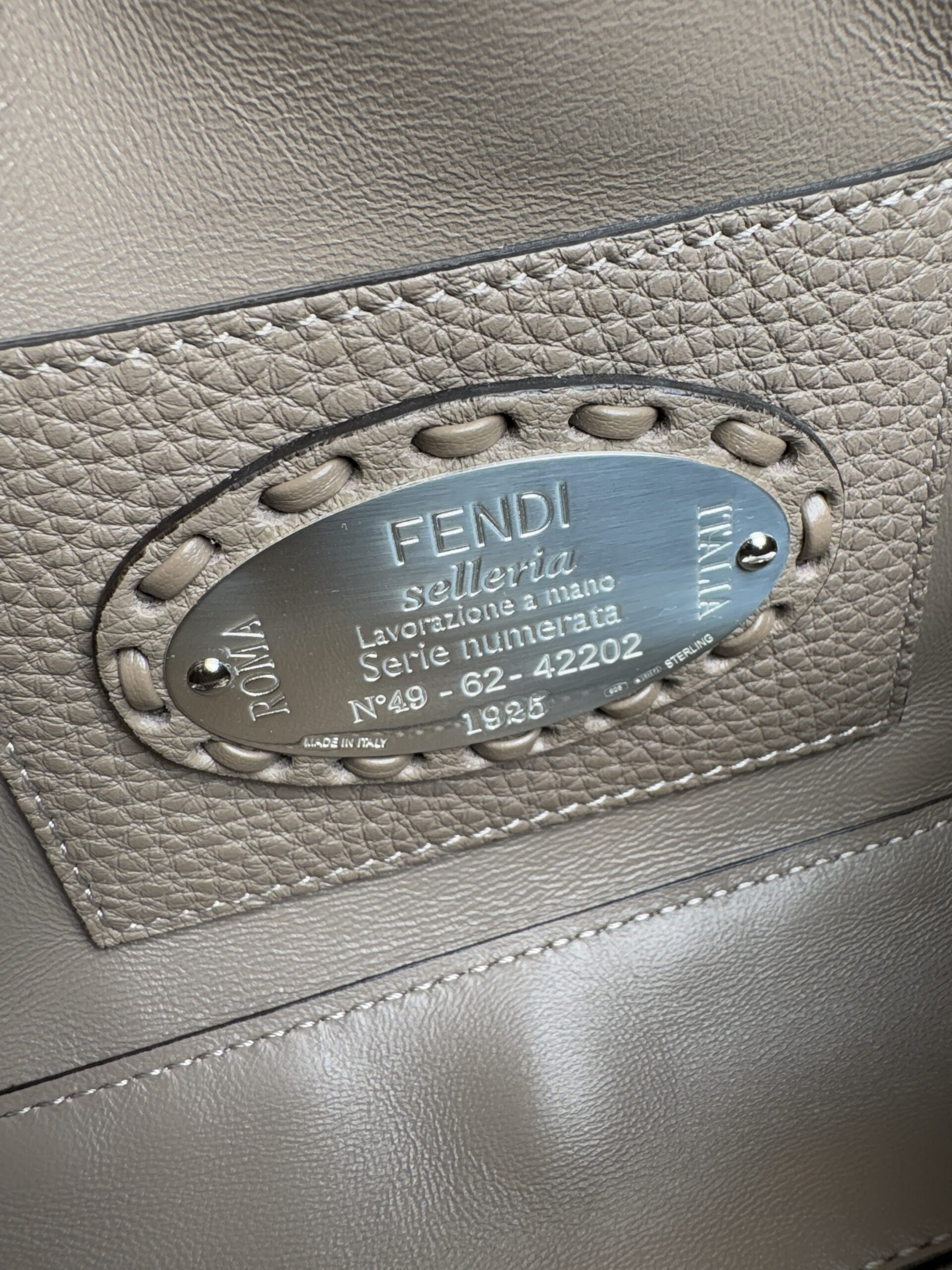 FENDI Baguette Mini Bag Cuoio Romano Leather - Obrázek 6