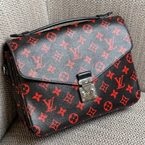 LOUIS VUITTON Pochette Métis Monogram Infrarouge