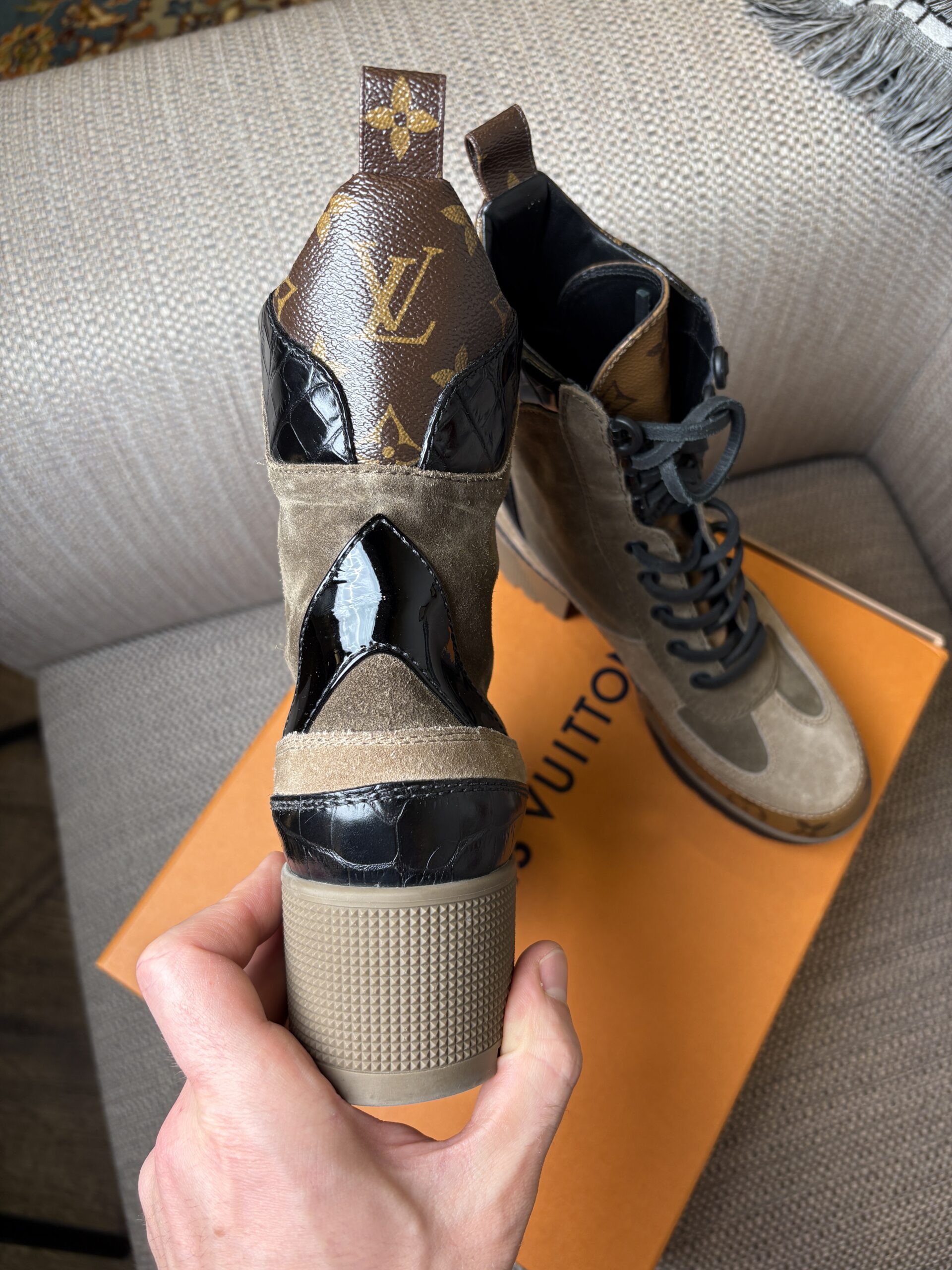 LOUIS VUITTON Laureate Boots Monogram/Suede Leather/Croco vel.37 - Obrázek 2