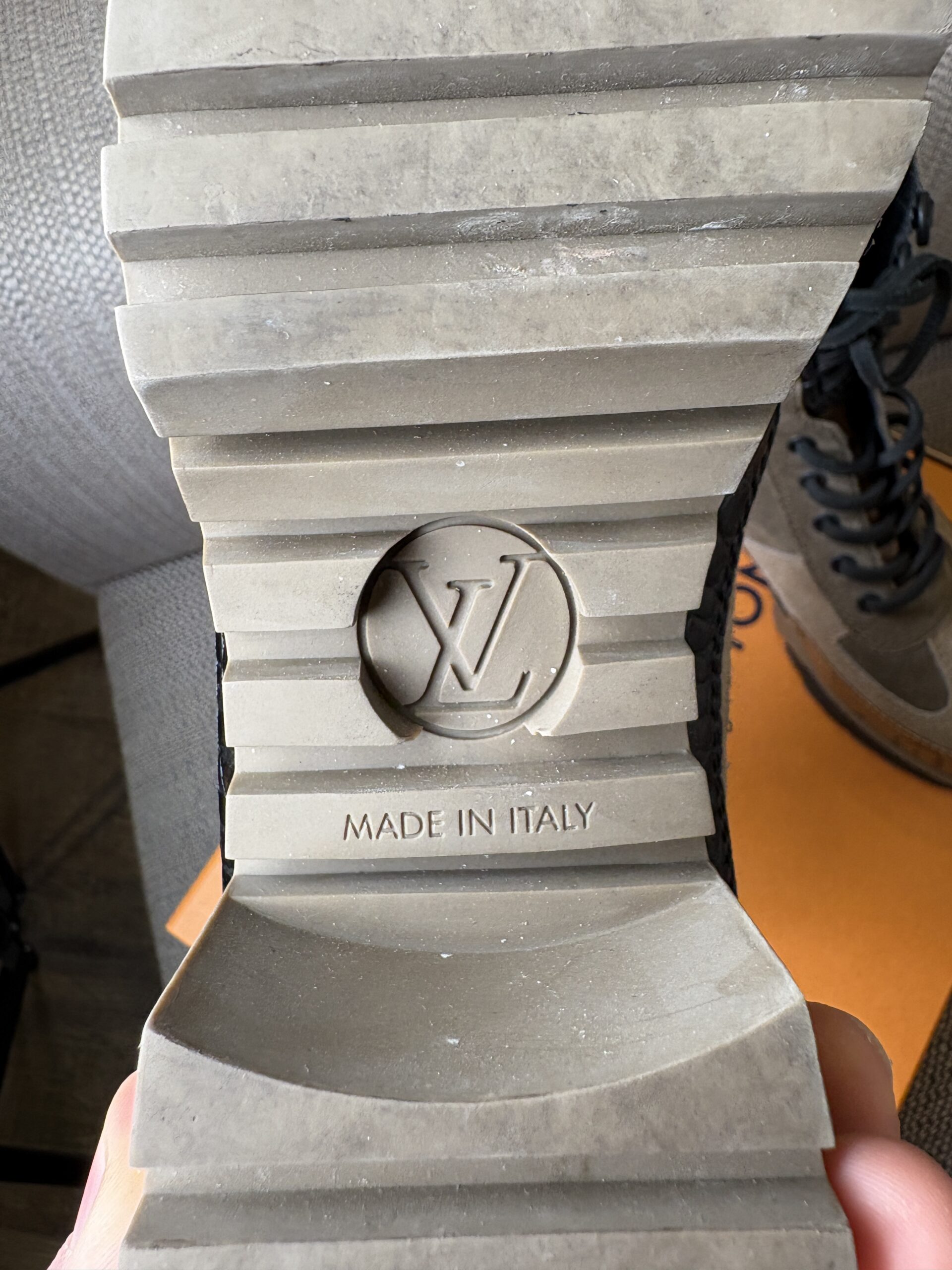 LOUIS VUITTON Laureate Boots Monogram/Suede Leather/Croco vel.37 - Obrázek 3