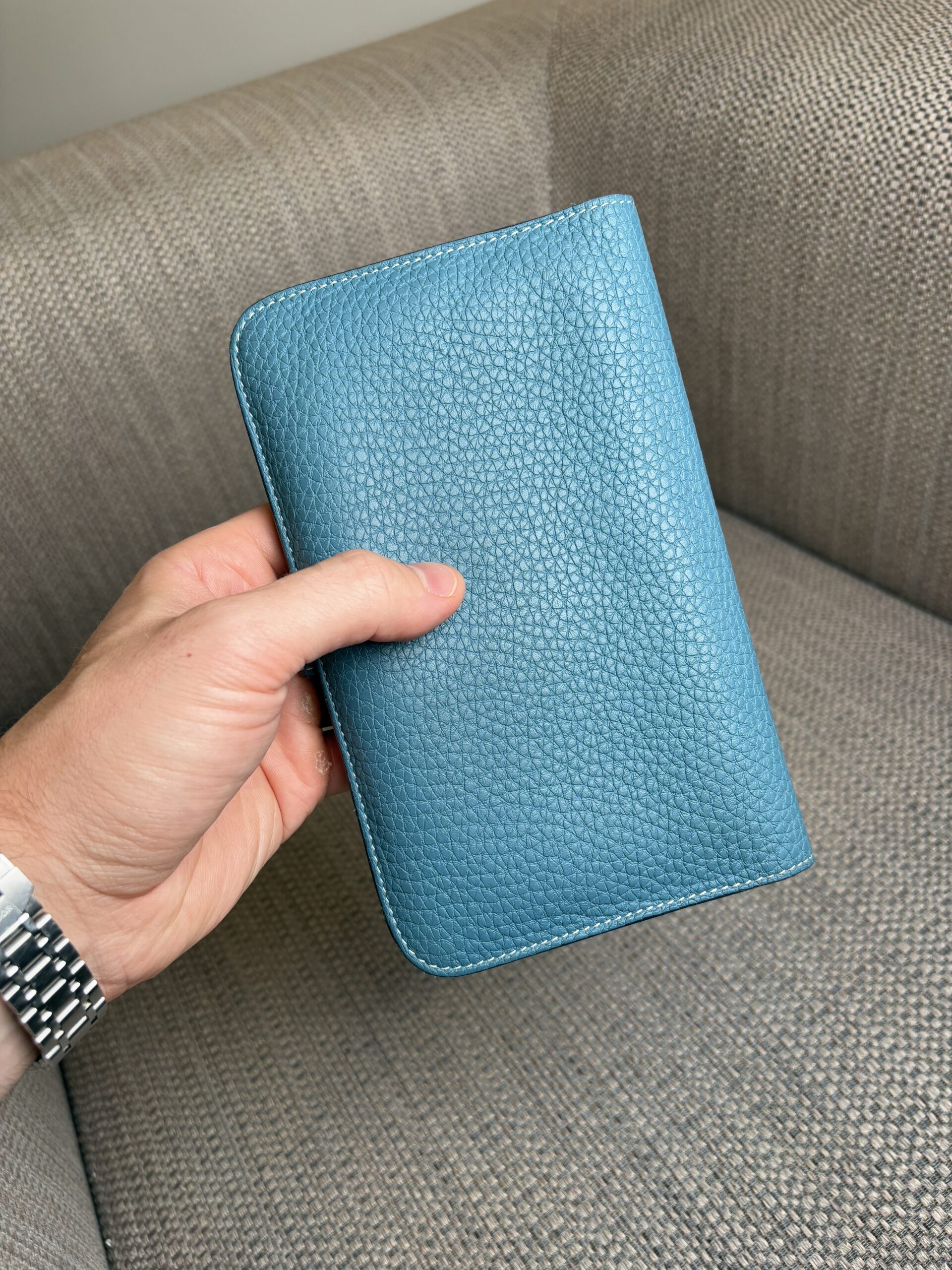 HERMÈS Dogon Wallet Clemence Leather Blue Jean PHW Stamp R - Obrázek 2