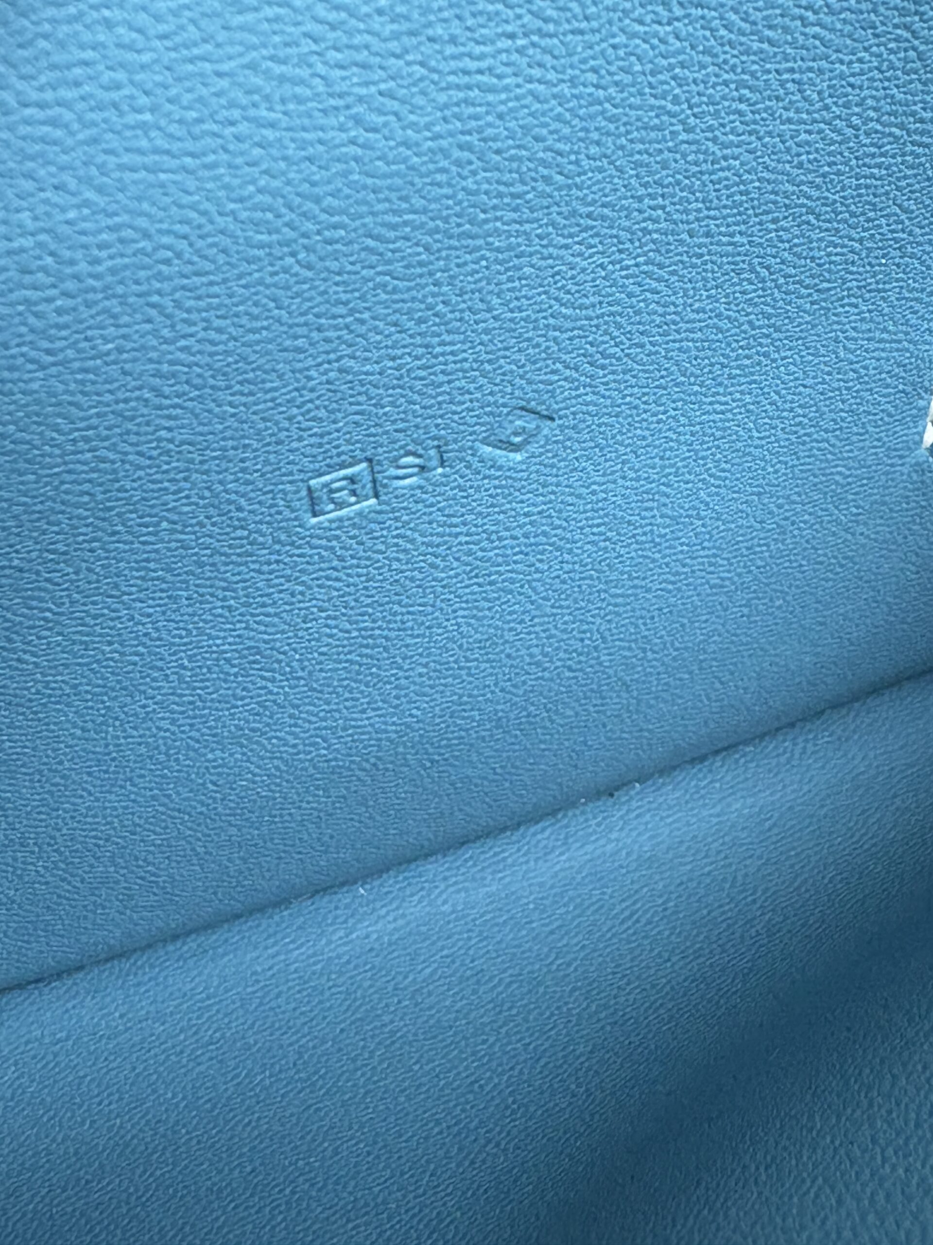 HERMÈS Dogon Wallet Clemence Leather Blue Jean PHW Stamp R - Obrázek 6