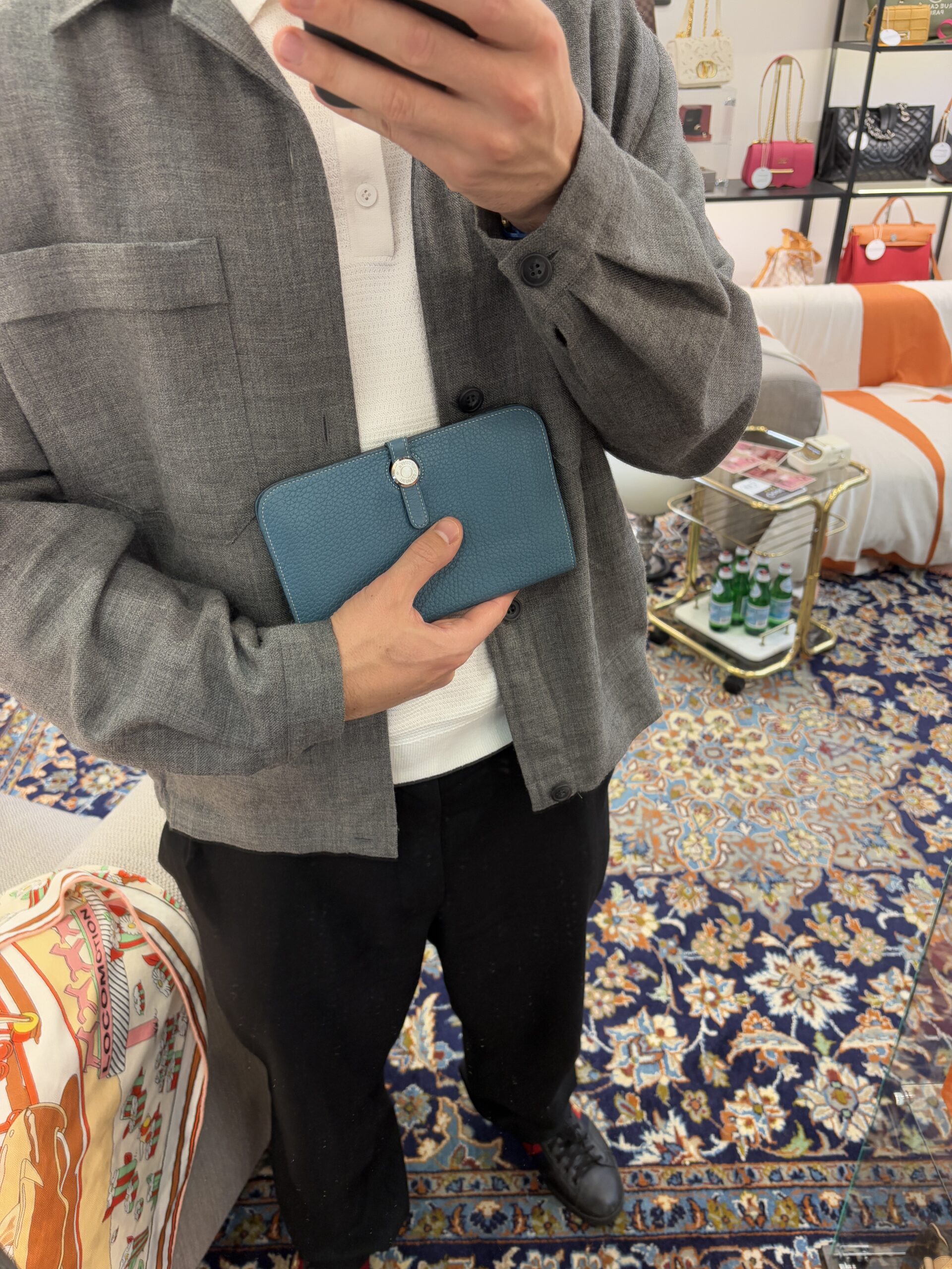 HERMÈS Dogon Wallet Clemence Leather Blue Jean PHW Stamp R - Obrázek 8