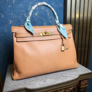 HERMÈS Kelly Bag 35 Courchevel Leather Gold GHW Stamp Z