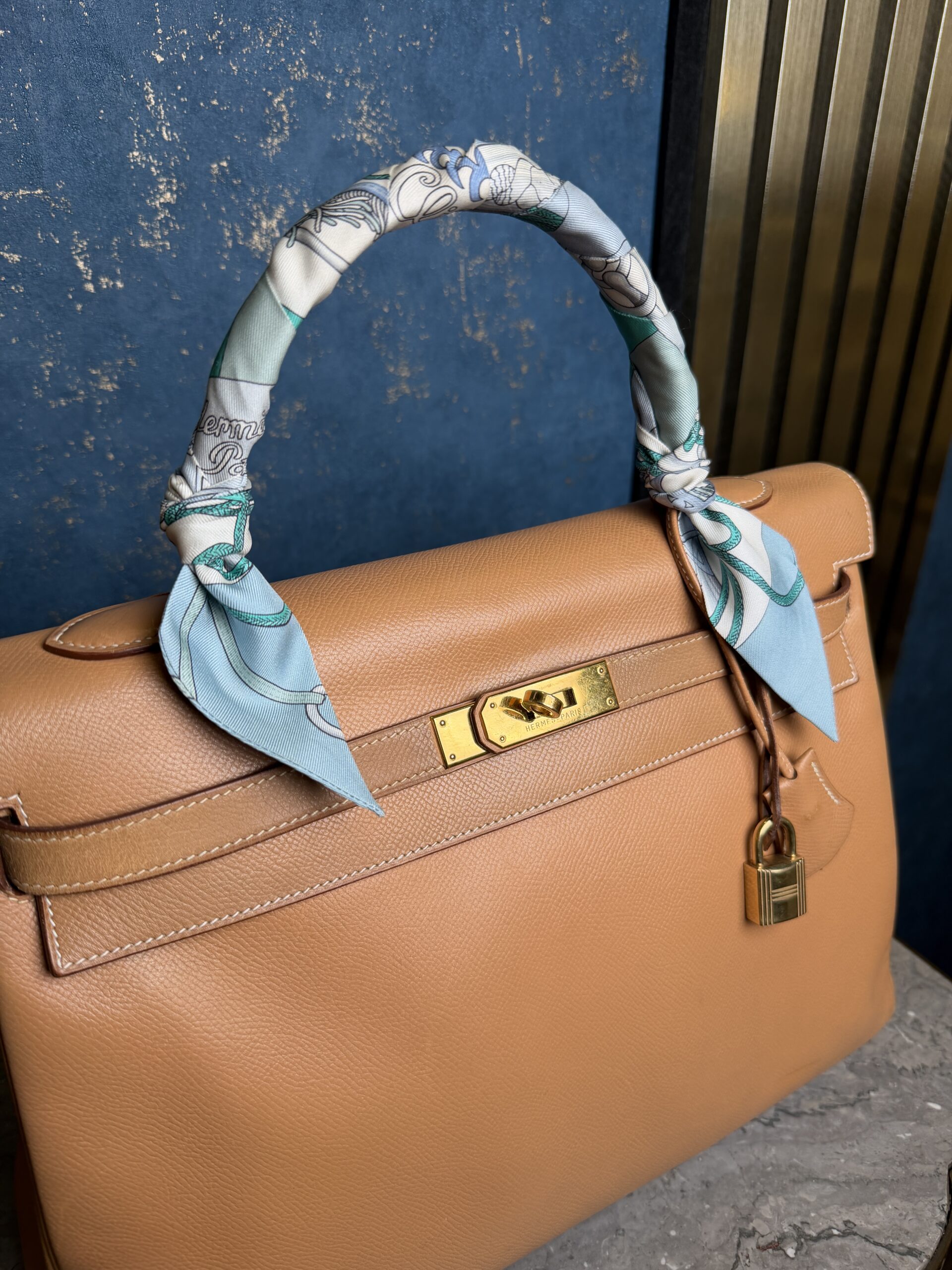 HERMÈS Kelly Bag 35 Courchevel Leather Gold GHW Stamp Z - Obrázek 2