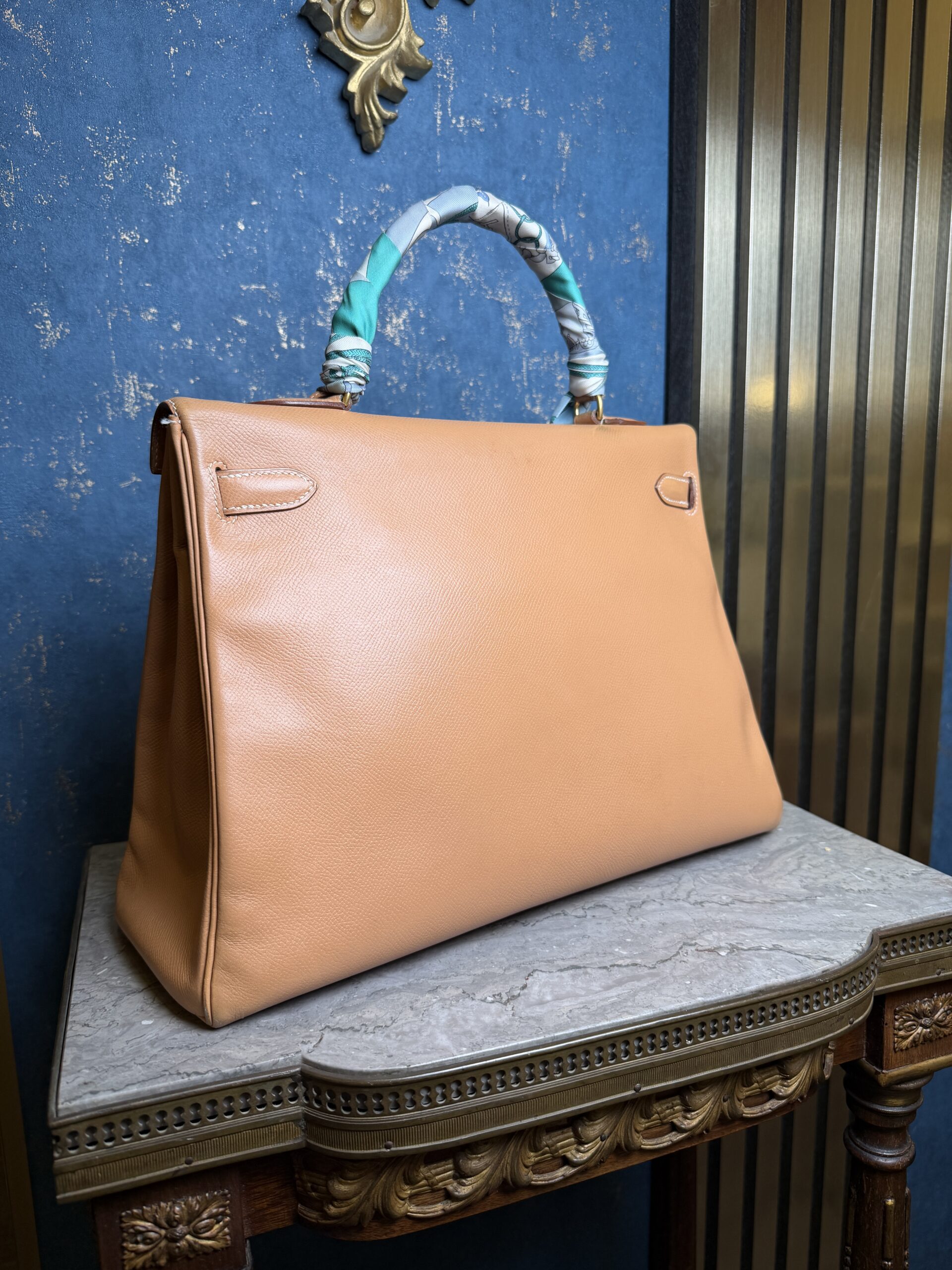 HERMÈS Kelly Bag 35 Courchevel Leather Gold GHW Stamp Z - Obrázek 3