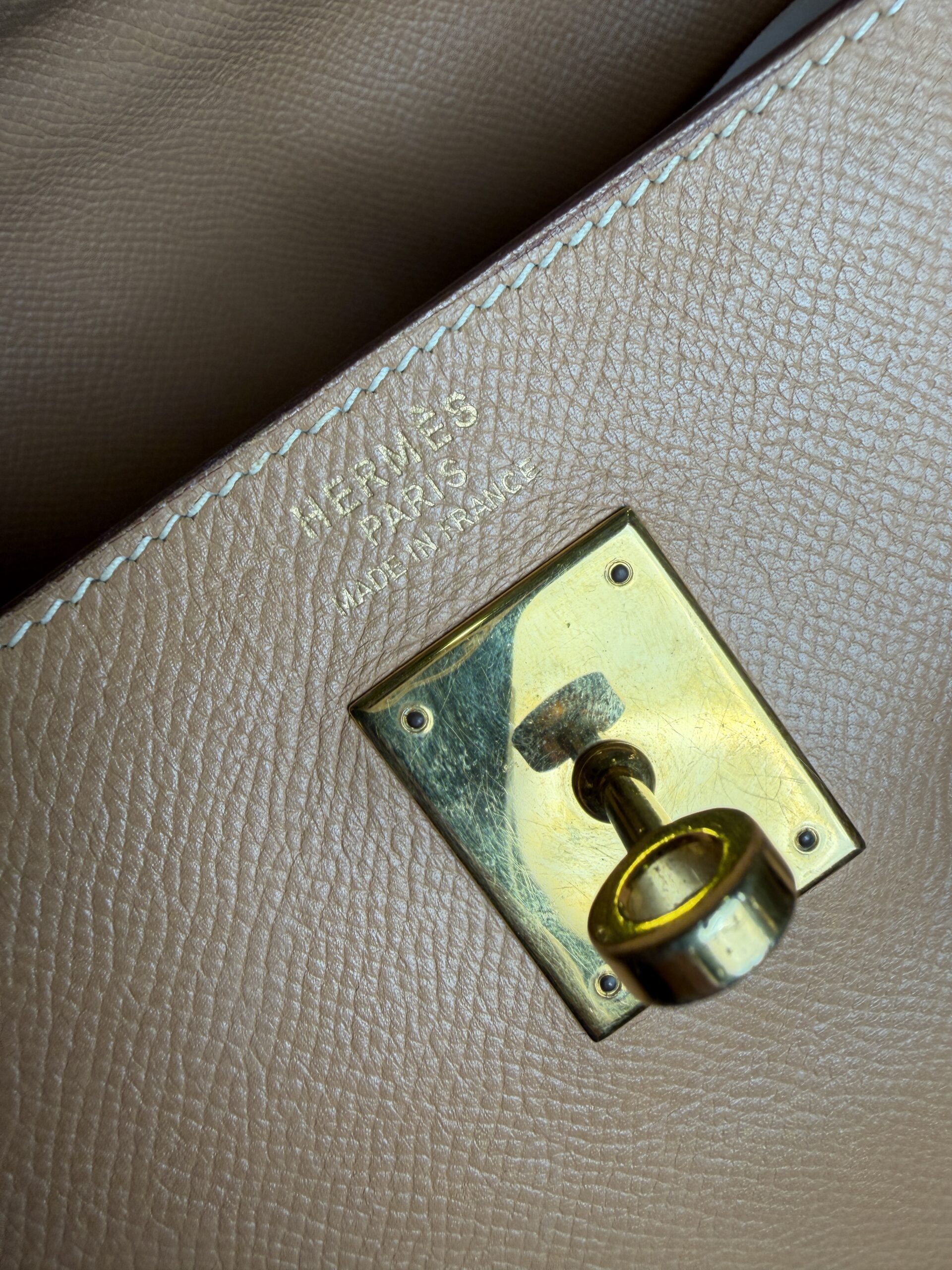 HERMÈS Kelly Bag 35 Courchevel Leather Gold GHW Stamp Z - Obrázek 5