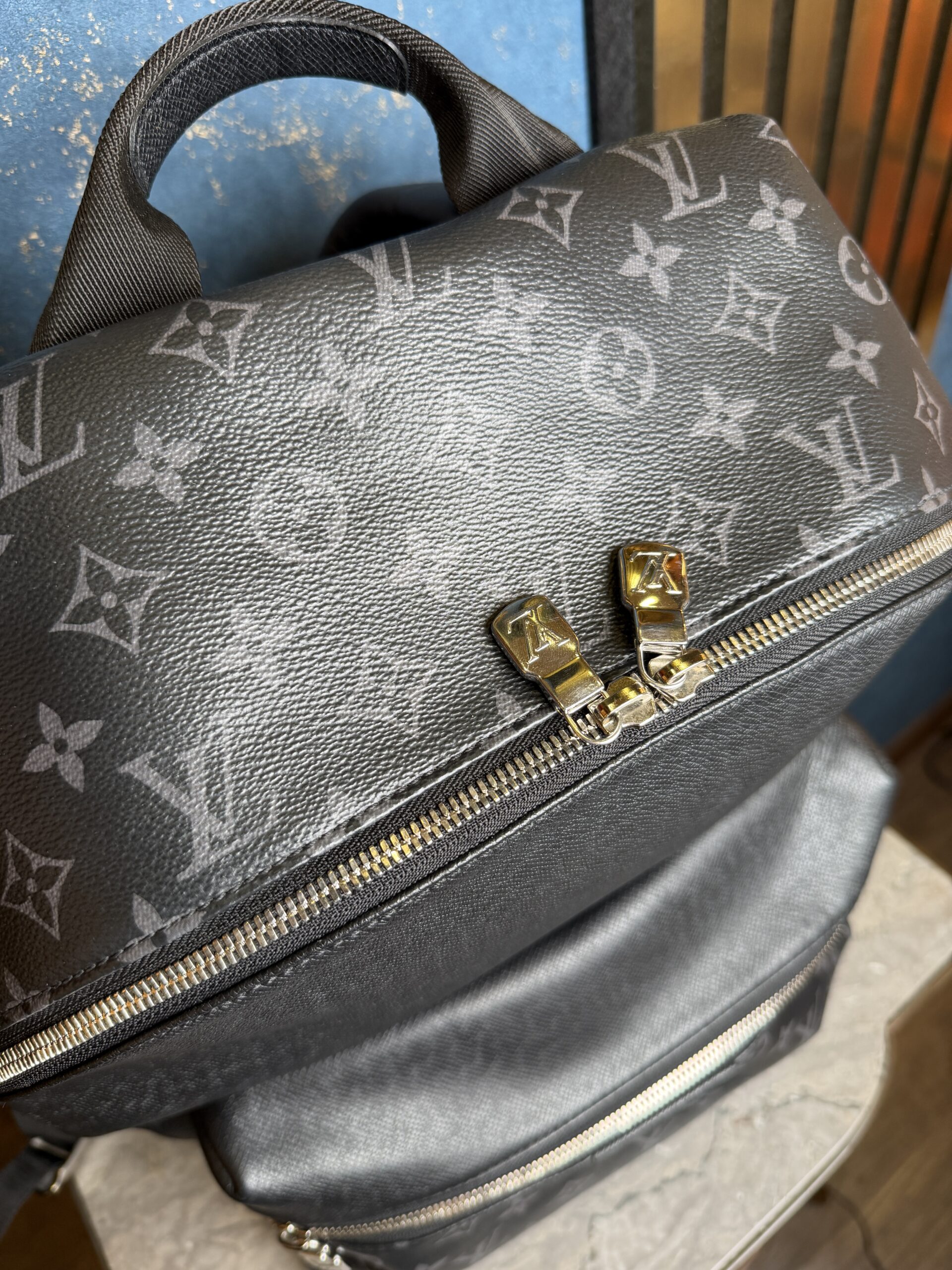 LOUIS VUITTON Discovery Backpack Taiga/Monogram Eclipse 2022 - Obrázek 5