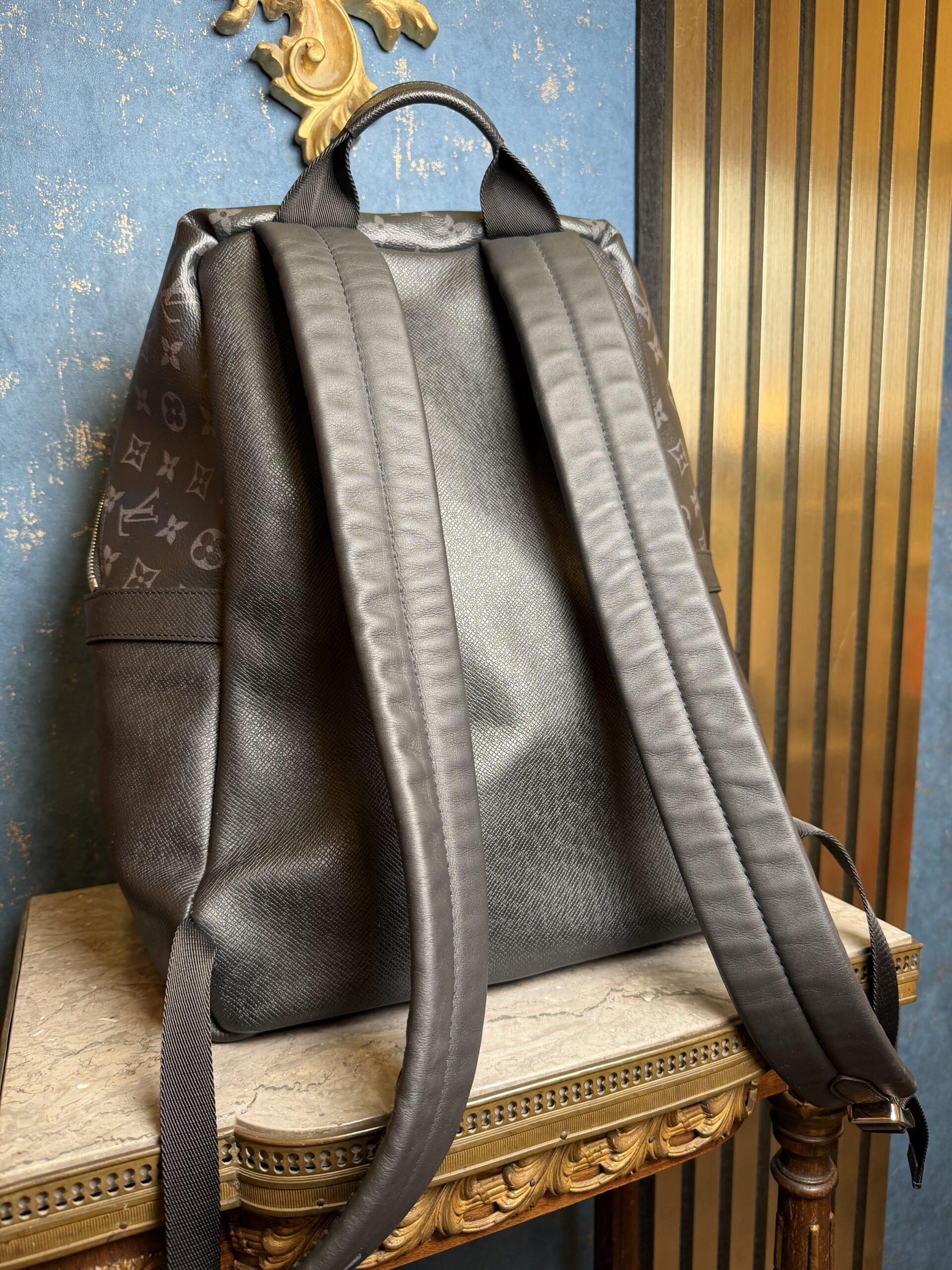 LOUIS VUITTON Discovery Backpack Taiga/Monogram Eclipse 2022 - Obrázek 2