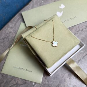 VAN CLEEF&ARPELS Alhambra Vintage MOP Pendant