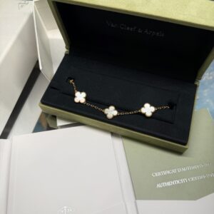 VCA Alhambra Bracelet MOP 18k YG 2020
